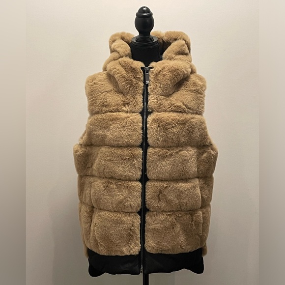 NWT Belle Fare Faux Fur Sleeveless Vest - Picture 1 of 4